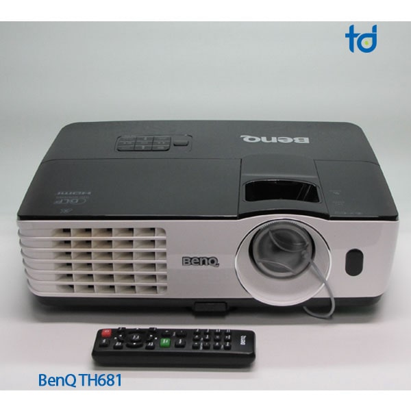 3-may chieu cu BenQ TH681